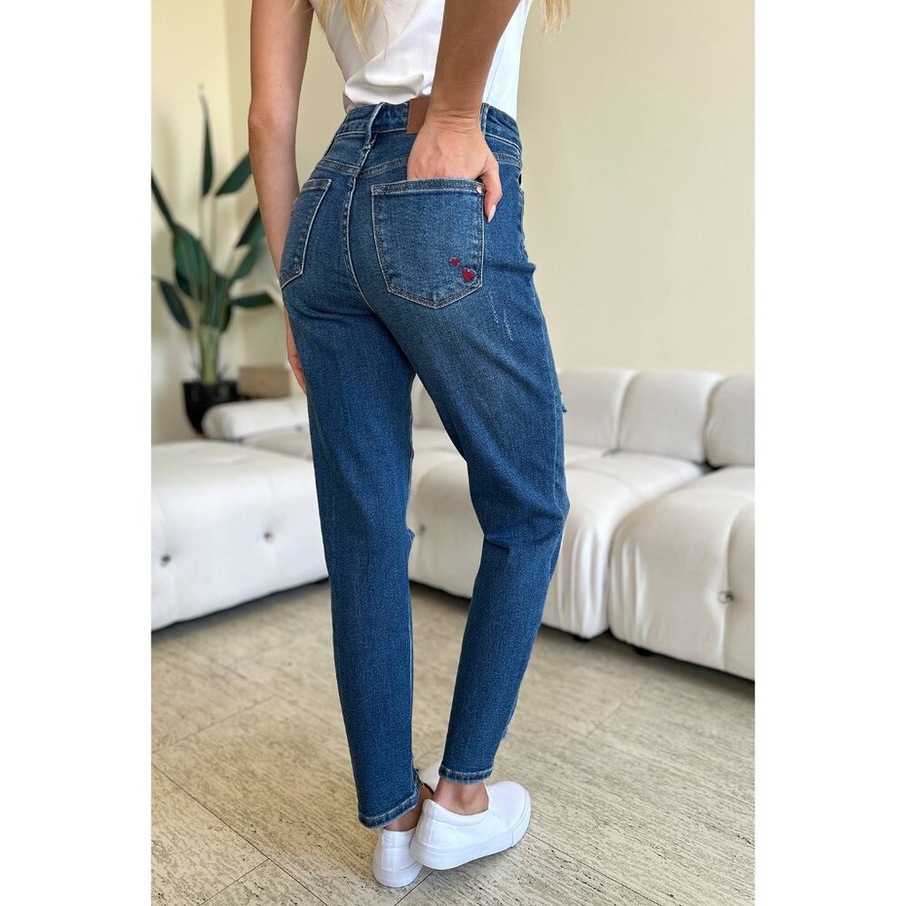 NWT Judy Blue Queen of Hearts BF Fit Distressed Slim Jeans, Comfy, Stretchy - Picture 4 of 10